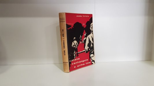 Catana, canhangulo e arma fina