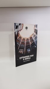 Estranhos dias à janela